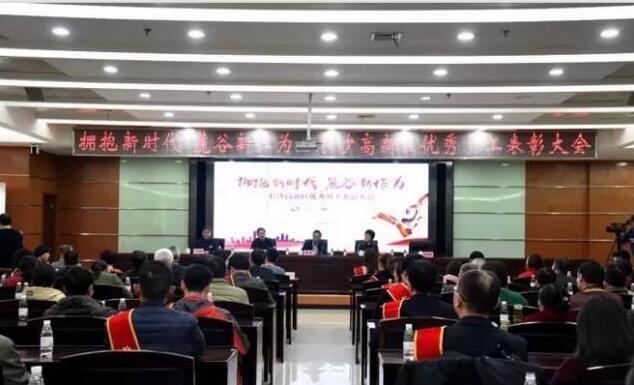 竞网集团经营分析部李明被评为“长沙高新区优秀员工” 