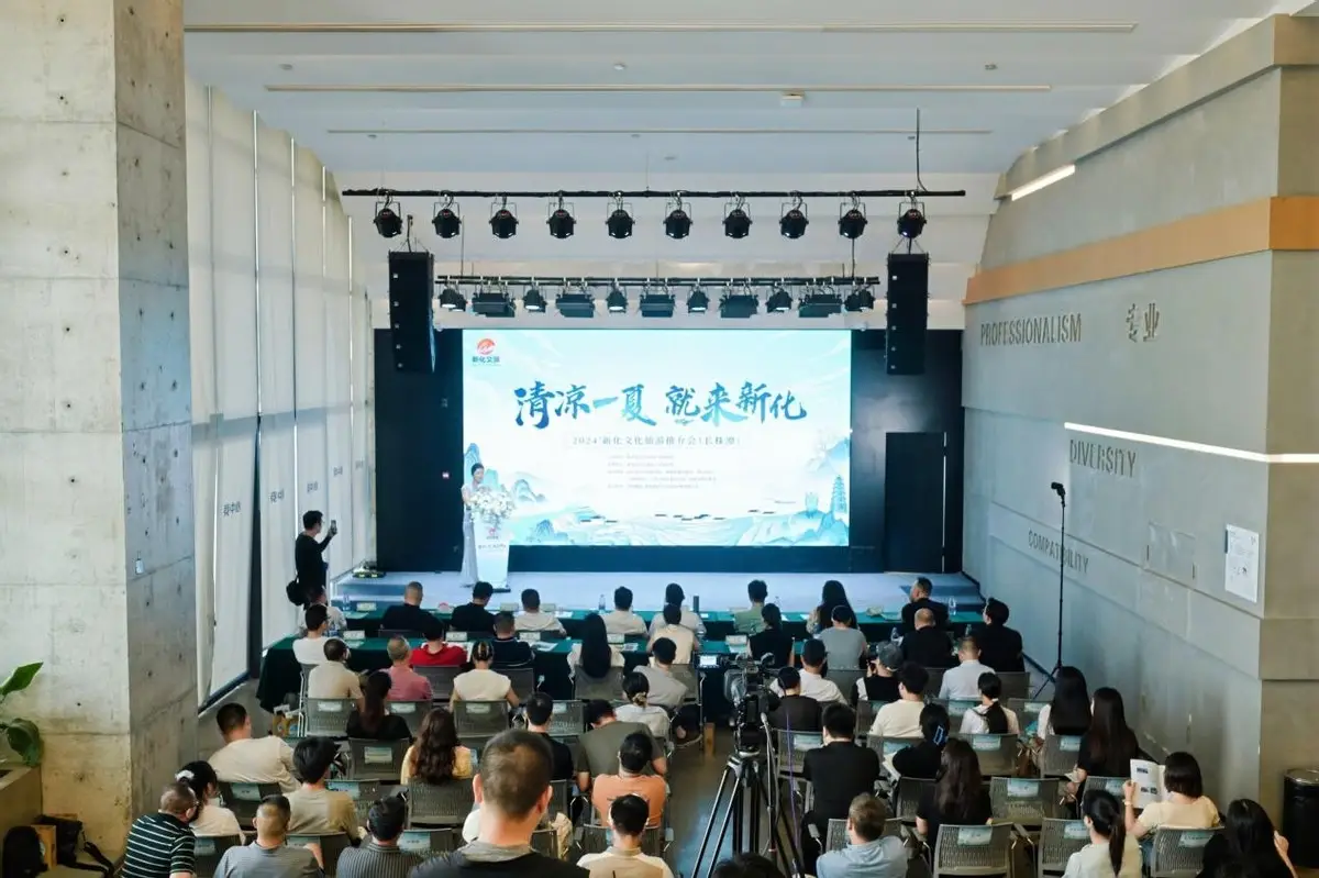 红网时刻报道封面